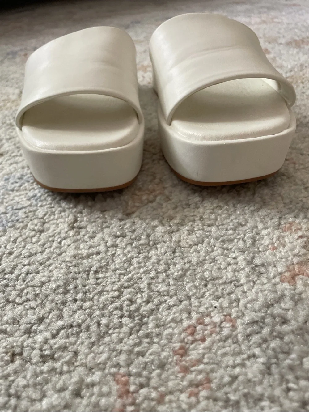 Cushionaire ivory slides